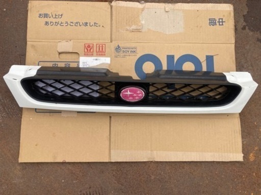 スバル インプレッサ WRX STI GC8 フロントグリル 爪割れなし スバル インプレッサ WRX STI GC8 フロントグリル 爪割れなし