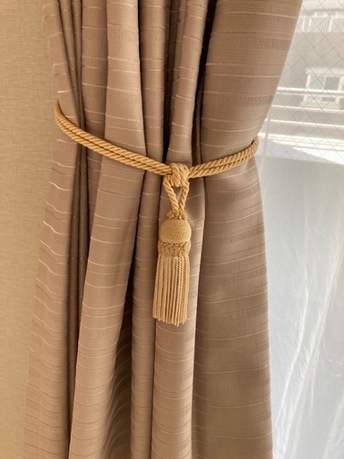 特大カーテン 巾594cm x 丈224cm（2枚合わせてのサイズ）