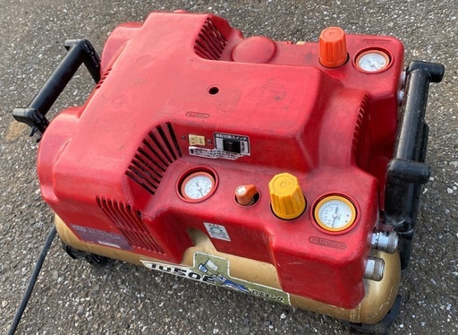 MAX 高圧エアーコンプレッサ AK-HL1050E スーパーエアコンプレッサ 動作品ですがエア漏れあり