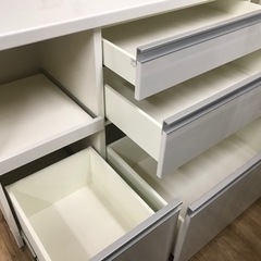 Pamouna（パモウナ）のスライド扉レンジボード（ホワイト）です