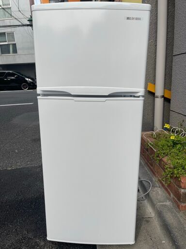 当日配送も可能です■都内近郊無料で配送、設置いたします■冷蔵庫　アイリスオーヤマ 　IRSD-12B-W 2021年製■IRI15A