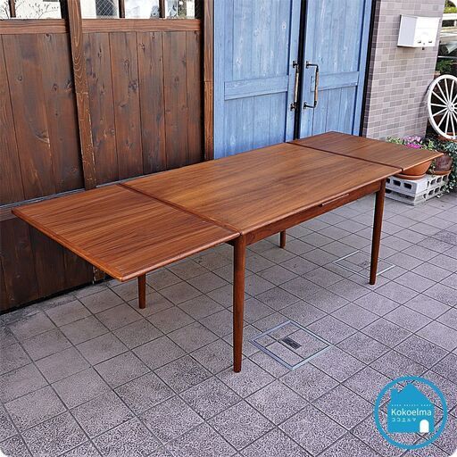 デンマーク製のチーク材を使用した伸長式ダイニングテーブルです。北欧家具らしいシンプルなデザインのヴィンテージのエクステンションテーブル。来客やパーティーなどでも活躍します♪CD101