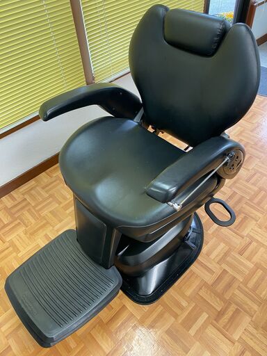 【中古】新明和 『AZTECA(アステカ） BC3741 ブラック』電動理容椅子