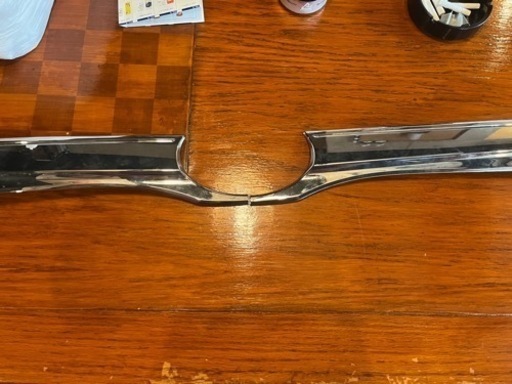 200系ハイエースボンネットガーニッシュ