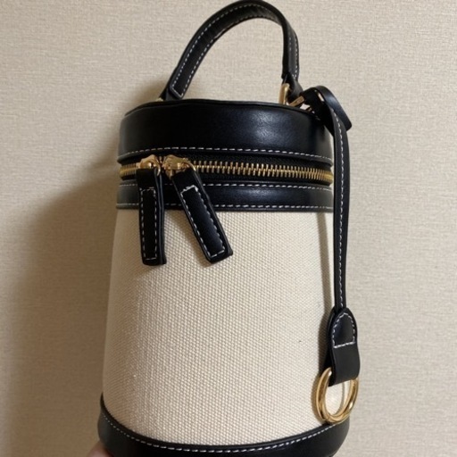 新品♡ZARA 大人気入手困難！コントラストボックスバッグ