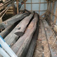 200年前の古民家の梁や柱