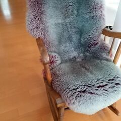 ムートンラグと同じ仕様のクッション2個をお譲りします。 ムートンラグと同じ仕様のクッション2個をお譲りします。