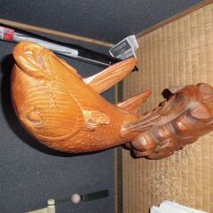 【右側のひれが取れているので】鯉の木彫り置物、無料で差し上げます！！！