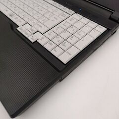 富士通 第7世代Core i3搭載 メモリ8G SSD240G DVD読み書き Wifi対応 大画面