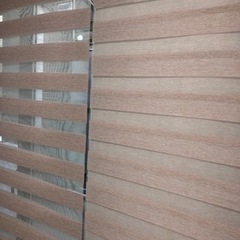 調光ロールスクリーン　ピンク