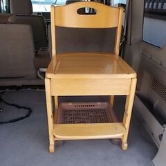 木製の学習椅子