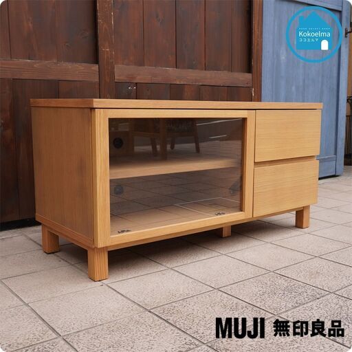 人気の無印良品(MUJI)のオーク材 TVボードです！ナチュラルな質感と温かな色合いが魅力的なローボード♪ シンプルでコンパクトなデザインなので、1人暮らしにもオススメです！CD110