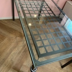 IKEAガラストップテーブル