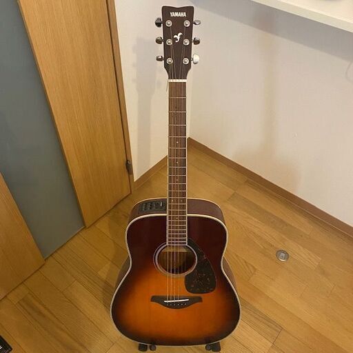 アコースティックギター【美品】YAMAHA FG820 ☆世田谷区での手渡し
