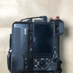 SONYα6400/TAMRON 17-70 F/2.8レンズ/バッテリーグリップ/Peakdsignハンドストラップ＆肩ひも(写真掲載しきれてません)