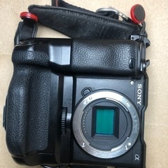 SONYα6400/TAMRON 17-70 F/2.8レンズ/バッテリーグリップ/Peakdsignハンドストラップ＆肩ひも(写真掲載しきれてません)