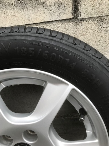 最終値下げ】VWポロ 185/60 R14 タイヤ4本セット 最終値下げ】VWポロ 185/60 R14 タイヤ4本セット