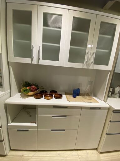 宇都宮でオシャレな家具を探すなら『オトワリバース！』レンジボード W1400 食器棚 キッチン収納 収納棚 ホワイト ニトリ 中古品