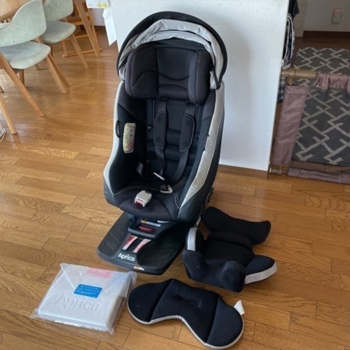 アップリカ　クルリラ　チャイルドシート　ISOFIX 定価五万　中古