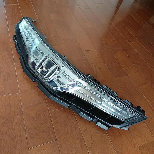 フィットシャトル フロントグリル