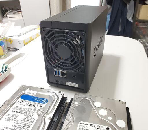 ファイルサーバーなどになります。Synology NAS DS218 4TB + 500GB HDD
