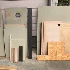 【無料】木材/板/廃材（DIYやキャンプ用の薪にでも）