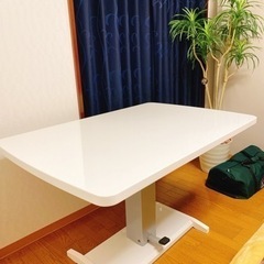 【ネット決済・配送可】ダイニングテーブル　昇降式UV塗装