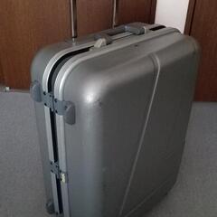 ハードタイプのスーツケース
