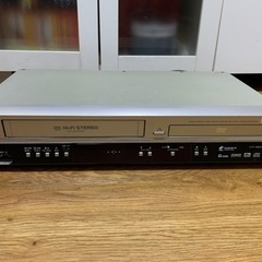 日立ビデオ一体型DVDプレーヤー　DVL-PF9