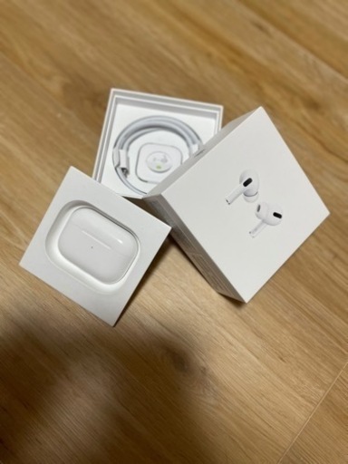 AirPods Pro /MagSafe Charging Case/ gabycosmeticos.com.ec