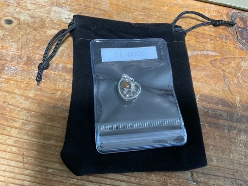 パラサイト隕石(ケニア・セリコ産)　ハート　ペンダントトップ　13mm×14mm　新品未使用品