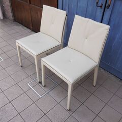 イタリアのPoltrona Frau(ポルトローナ・フラウ)よりFitzgerald(フィッツジェラルド)チェア。レザー張りのシンプルでフォーマルなダイニングチェアはインテリアをエレガントな空間に。CD129