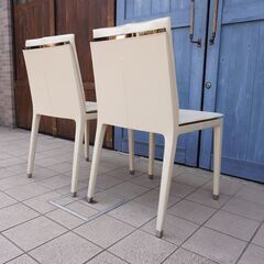 イタリアのPoltrona Frau(ポルトローナ・フラウ)よりFitzgerald(フィッツジェラルド)チェア。レザー張りのシンプルでフォーマルなダイニングチェアはインテリアをエレガントな空間に。CD129