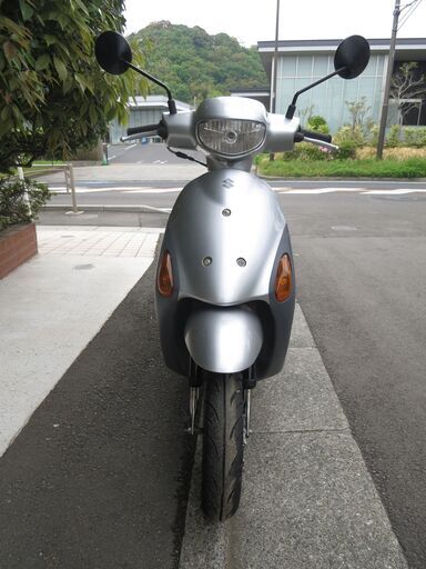 SYM RV125i(FI:インジェクションモデル)実働中古美車　低走行　前後タイヤバリ山　バッテリーフル充電済　オイル交換後渡し　書類有 SYM RV125i(FI:インジェクションモデル)実働中古美車 低走行 前後