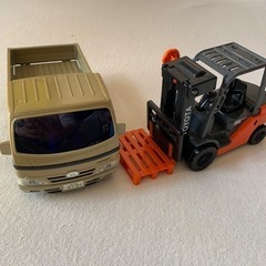 ✴️ TOYOTAトラックとホークリフト