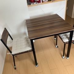 ダイニングテーブル　椅子2脚　セット