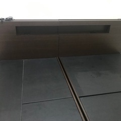 シングルとセミダブルのベットフレームセット