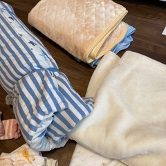 ベビーカー エルゴの抱っこ紐乳児服 布団 おもちゃ