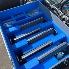 某裁判所使用品　ビデオリンクシステム　他？　モニター、機材山