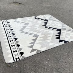 美品 ニトリ モノクロキリム16 ラグ カーペット 200×25...