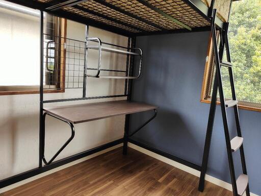 机、棚付きロフトベッド(状態が非常に良い)、マットレスおまけ