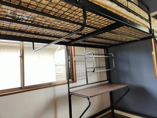机、棚付きロフトベッド(状態が非常に良い)、マットレスおまけ