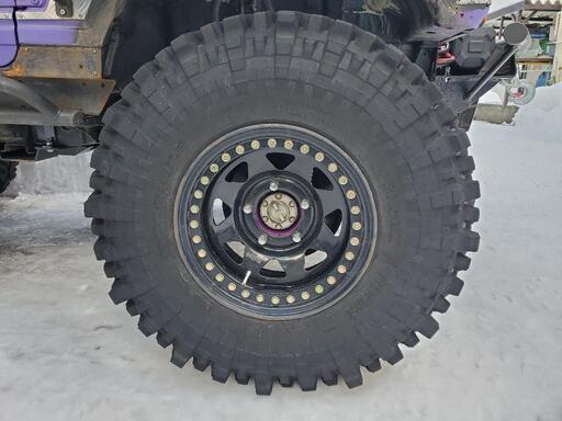 ジムニーに！　アクセレラ33×10.5×15 ホイールはビードロック