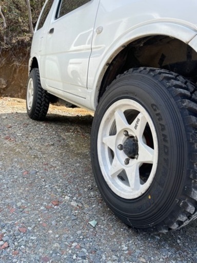 ジムニー ほぼ新品タイヤ ダンロップ GRANDTREK MT2 195R16C 購入 