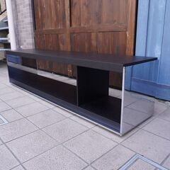 B&B italia(ビー・アンド・ビー イタリア)のSurface(サーフェス) Small table cm 150(スモールテーブル)です。スタイリッシュなデザインはローボードとしても。CD140