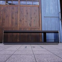 B&B italia(ビー・アンド・ビー イタリア)のSurface(サーフェス) Small table cm 150(スモールテーブル)です。スタイリッシュなデザインはローボードとしても。CD140