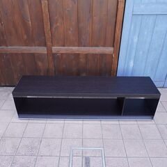 B&B italia(ビー・アンド・ビー イタリア)のSurface(サーフェス) Small table cm 150(スモールテーブル)です。スタイリッシュなデザインはローボードとしても。CD140