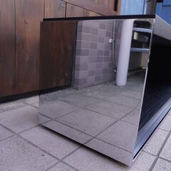 B&B italia(ビー・アンド・ビー イタリア)のSurface(サーフェス) Small table cm 150(スモールテーブル)です。スタイリッシュなデザインはローボードとしても。CD140