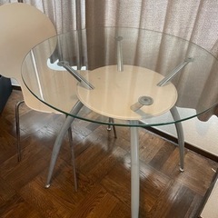 ガラス天板ダイニングテーブルと椅子