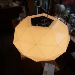 yamagiwa(ヤマギワ)取り扱いArtemide(アルテミデ)のMichele De Lucchi (ミケーレ・デ・ルッキ)デザインペンダントライト。多面体のガラスセードが美しい天井照明です。CD153
